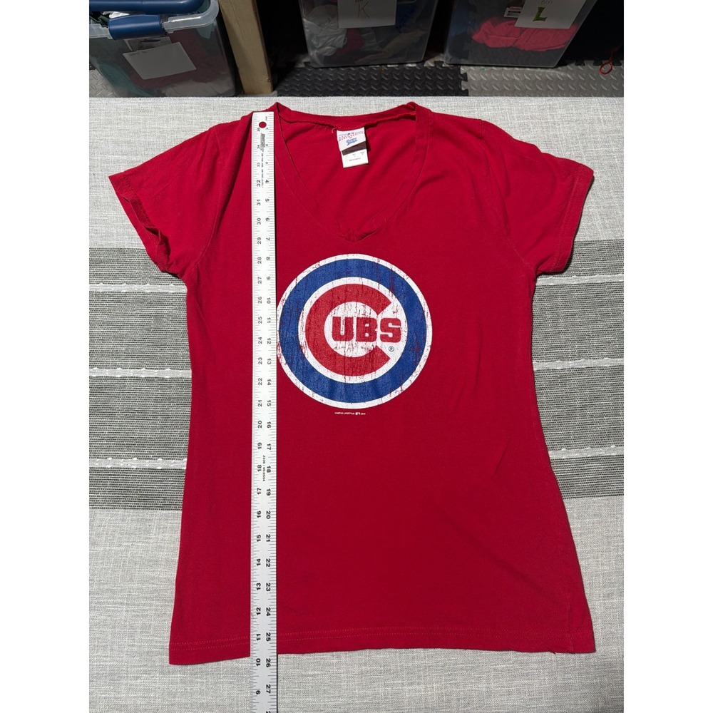 Chicago Cubs MLB Womens V-Neck T-Shirt Red Distressed Logo Cooperstown Large
